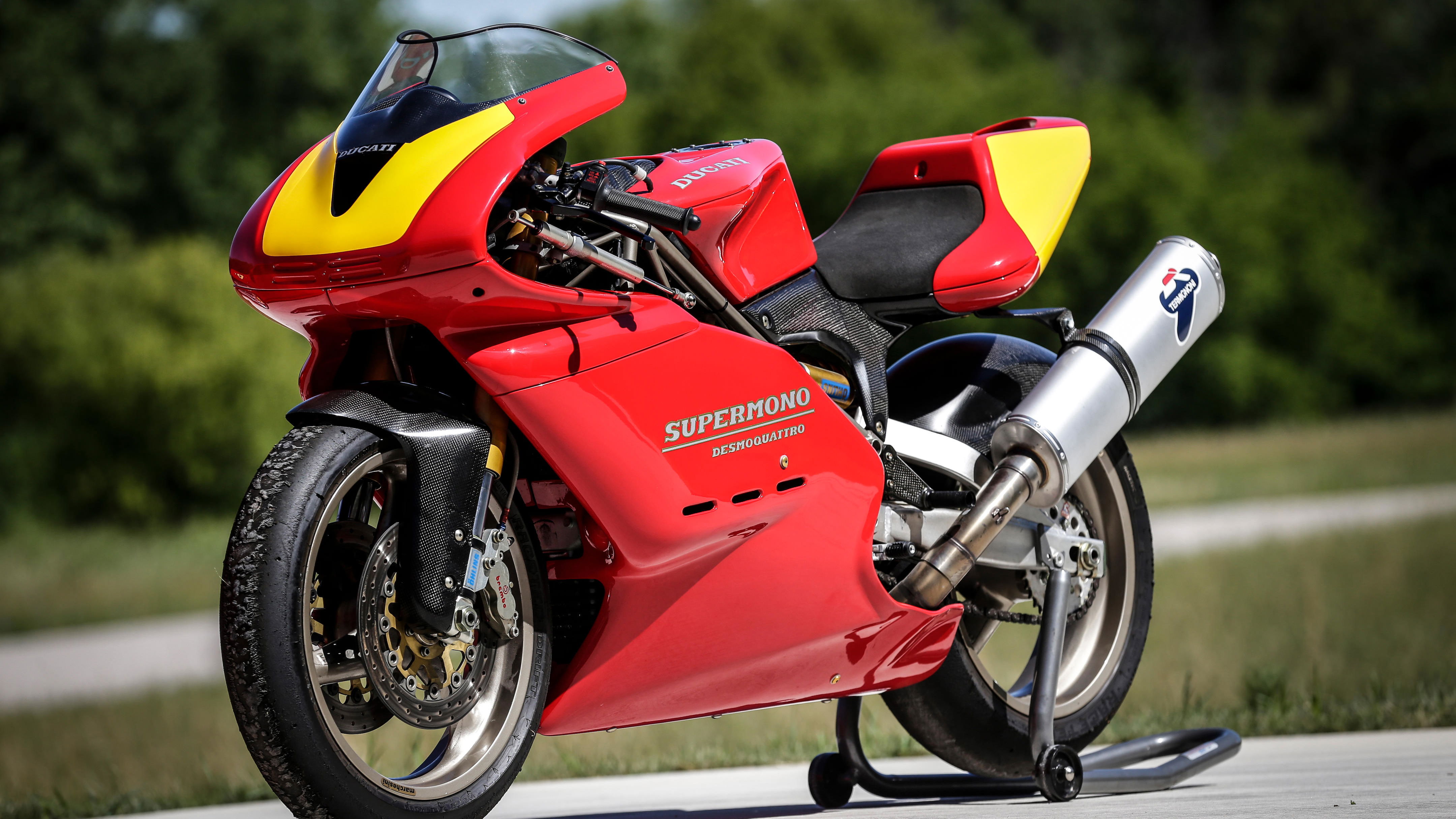 Ducati Supermono 550 - front